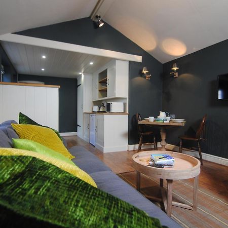 Courtyard Cottages Lymington, 2 Adults Only Экстерьер фото
