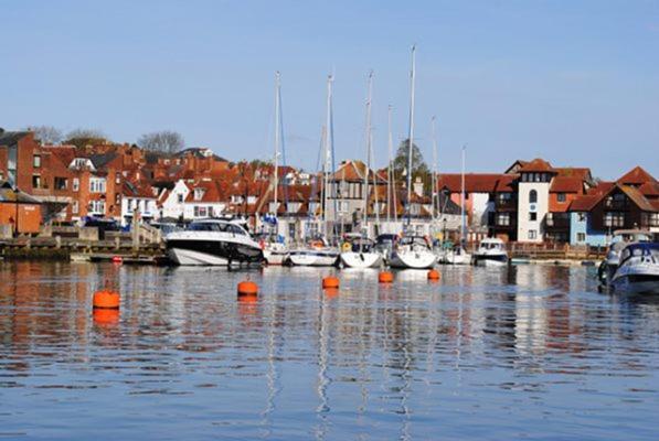 Courtyard Cottages Lymington, 2 Adults Only Экстерьер фото