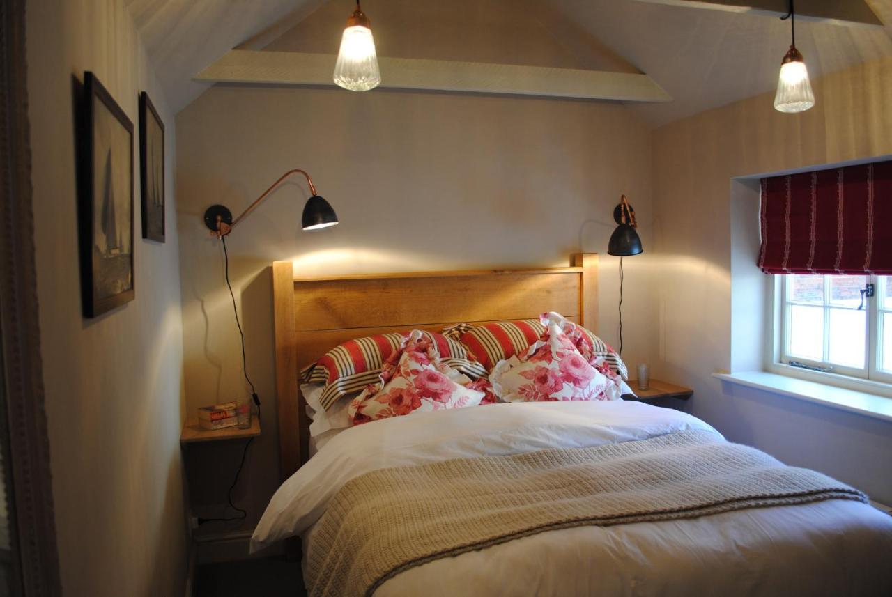 Courtyard Cottages Lymington, 2 Adults Only Экстерьер фото
